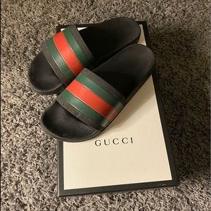 Gucci Women's Black and Green Slide Sandals